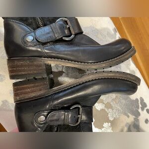 Clark’s black boots leather and suede